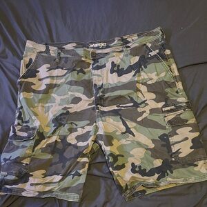 Wrangler Men's Green Camouflage Cargo Shorts